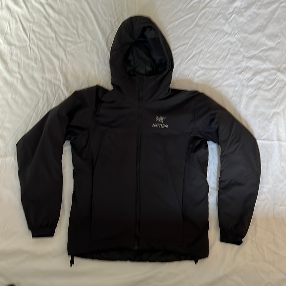 Arcteryx - Atom SV - Men’s M - Black hooded jacket